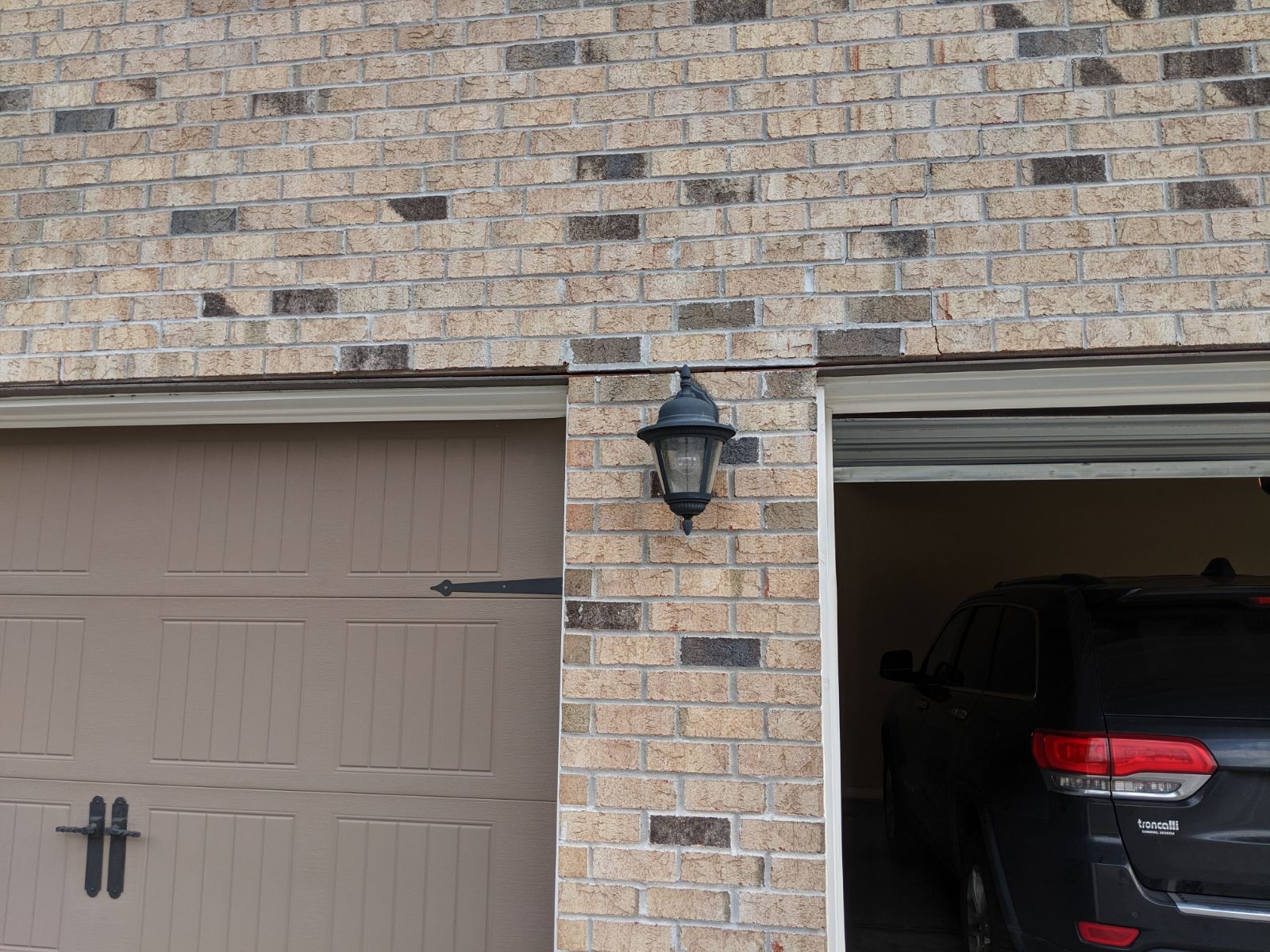 Garage center column settlement